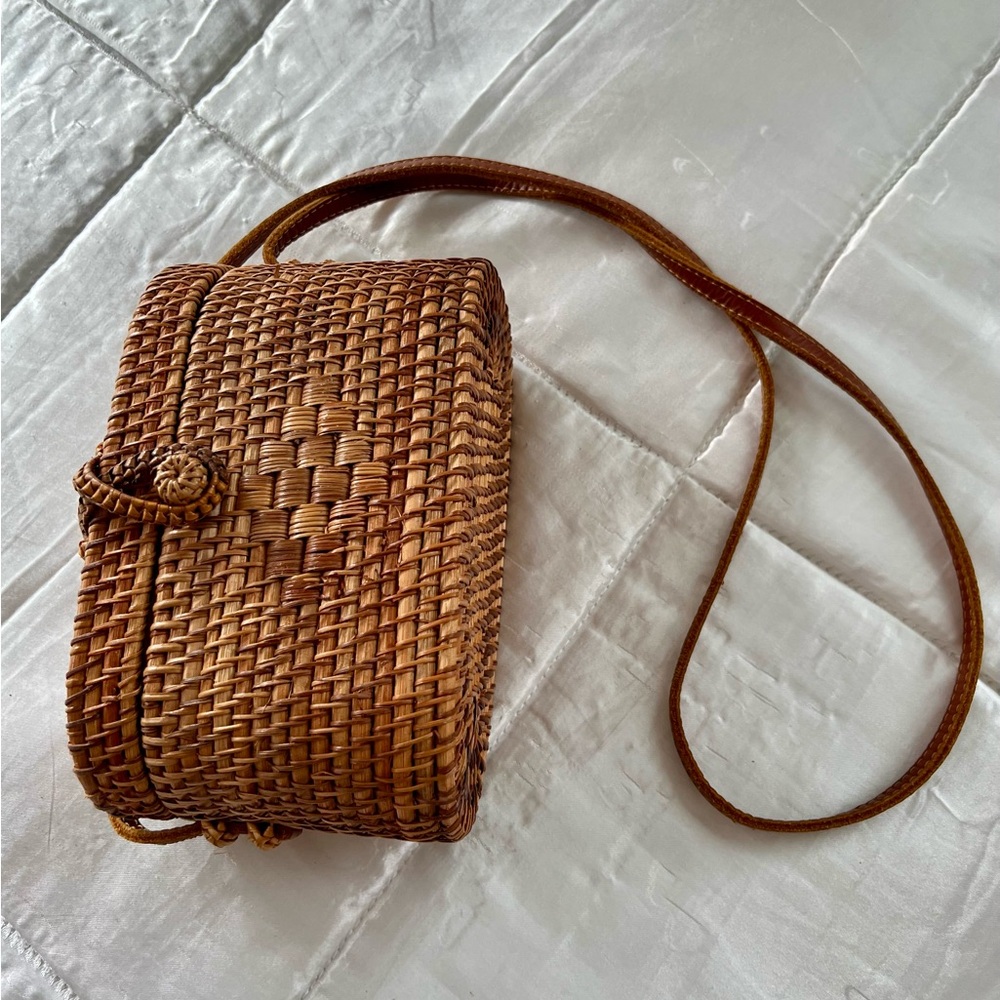 Handmade Rattan Camera Shoulder Bag – Boho Crossbody - Picture 5 of 15